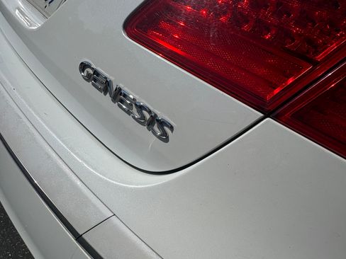 Used 2011 Hyundai Genesis 3.8 image 19