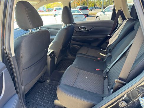 Used 2017 Nissan Rogue SV image 8