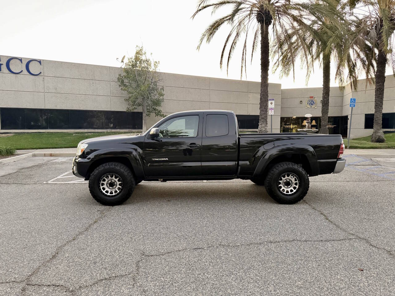 Used 2012 Toyota Tacoma 2WD Access Cab w/ TRD Package image 2