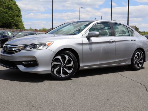 Used 2016 Honda Accord EX Sedan image 2