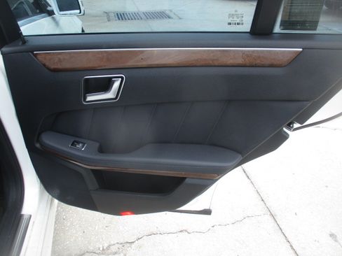 Used 2013 Mercedes-Benz E 350 4MATIC Sedan image 14