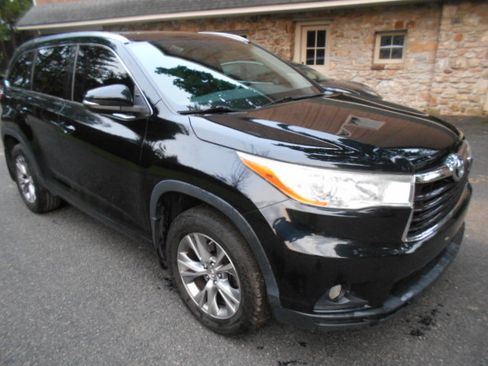 Used 2014 Toyota Highlander AWD XLE V6 image 3