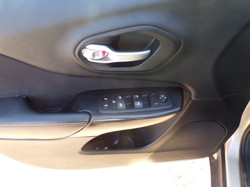 Used 2014 Jeep Cherokee Latitude image 11