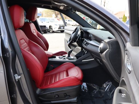 Used 2023 Alfa Romeo Stelvio Veloce image 17