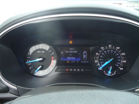 Used 2015 Ford Fusion SE FWD image 3