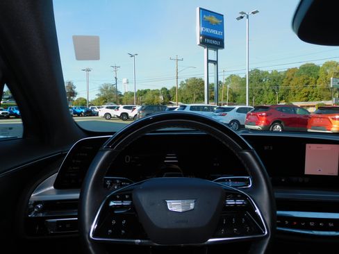 Used 2024 Cadillac Lyriq Luxury image 2