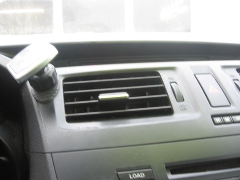 Used 2012 MAZDA MAZDA5 Sport image 10