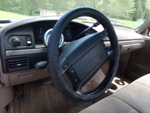 Used 1994 Ford F150 XLT image 13