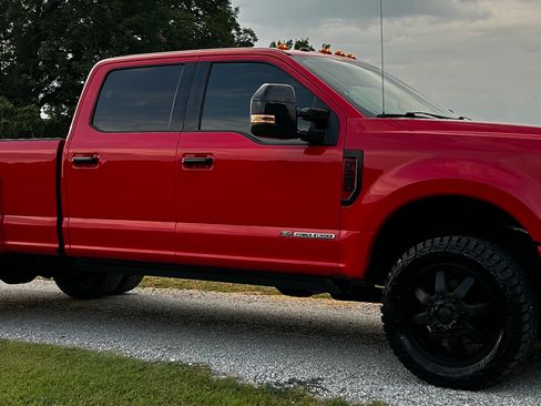Used 2017 Ford F350 4x4 Crew Cab DRW Super Duty image 2