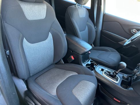 Used 2018 Jeep Cherokee Latitude image 14