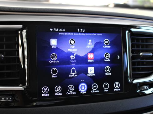 Used 2017 Chrysler Pacifica Touring-L image 39