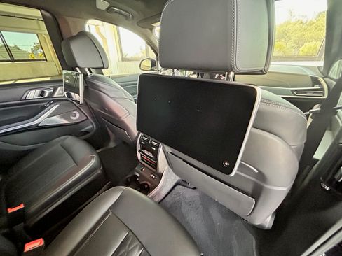 Used 2020 BMW X7 M50i image 19