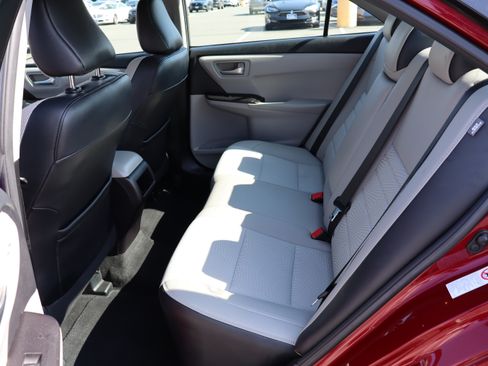 Used 2016 Toyota Camry SE image 13