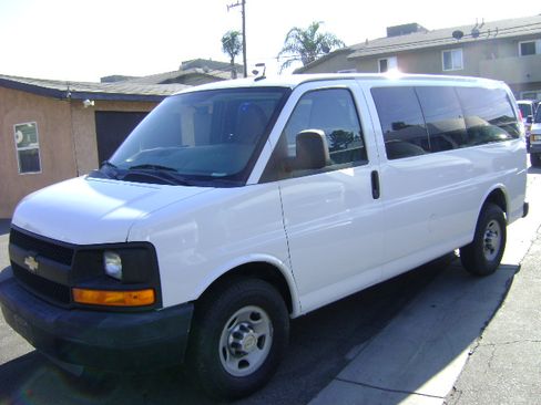 Used 2011 Chevrolet Express 2500 LS image 2