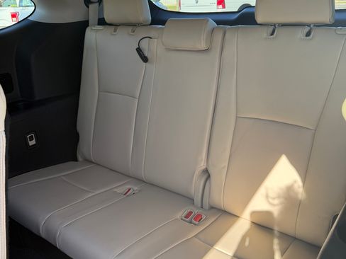 Used 2021 Toyota Highlander FWD Limited V6 image 19