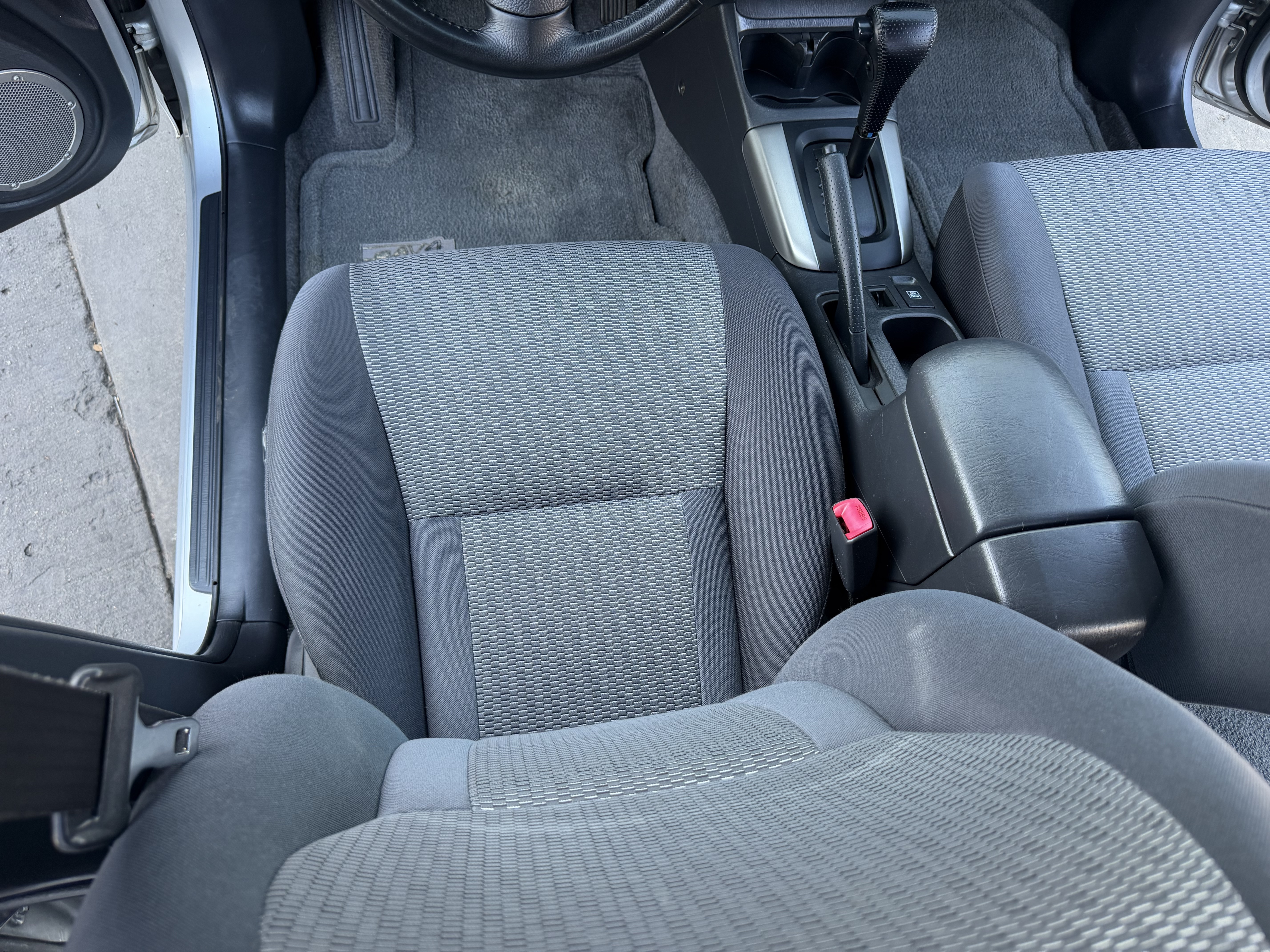 Used 2004 Toyota RAV4 L FWD image 23