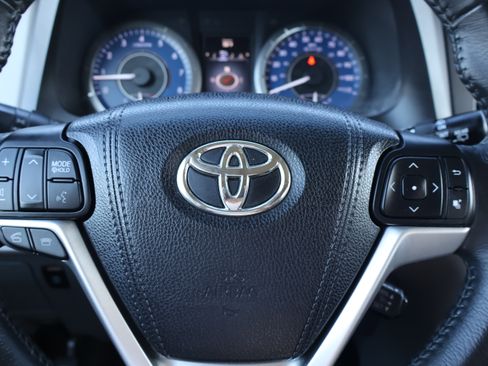 Used 2016 Toyota Sienna XLE Premium image 26