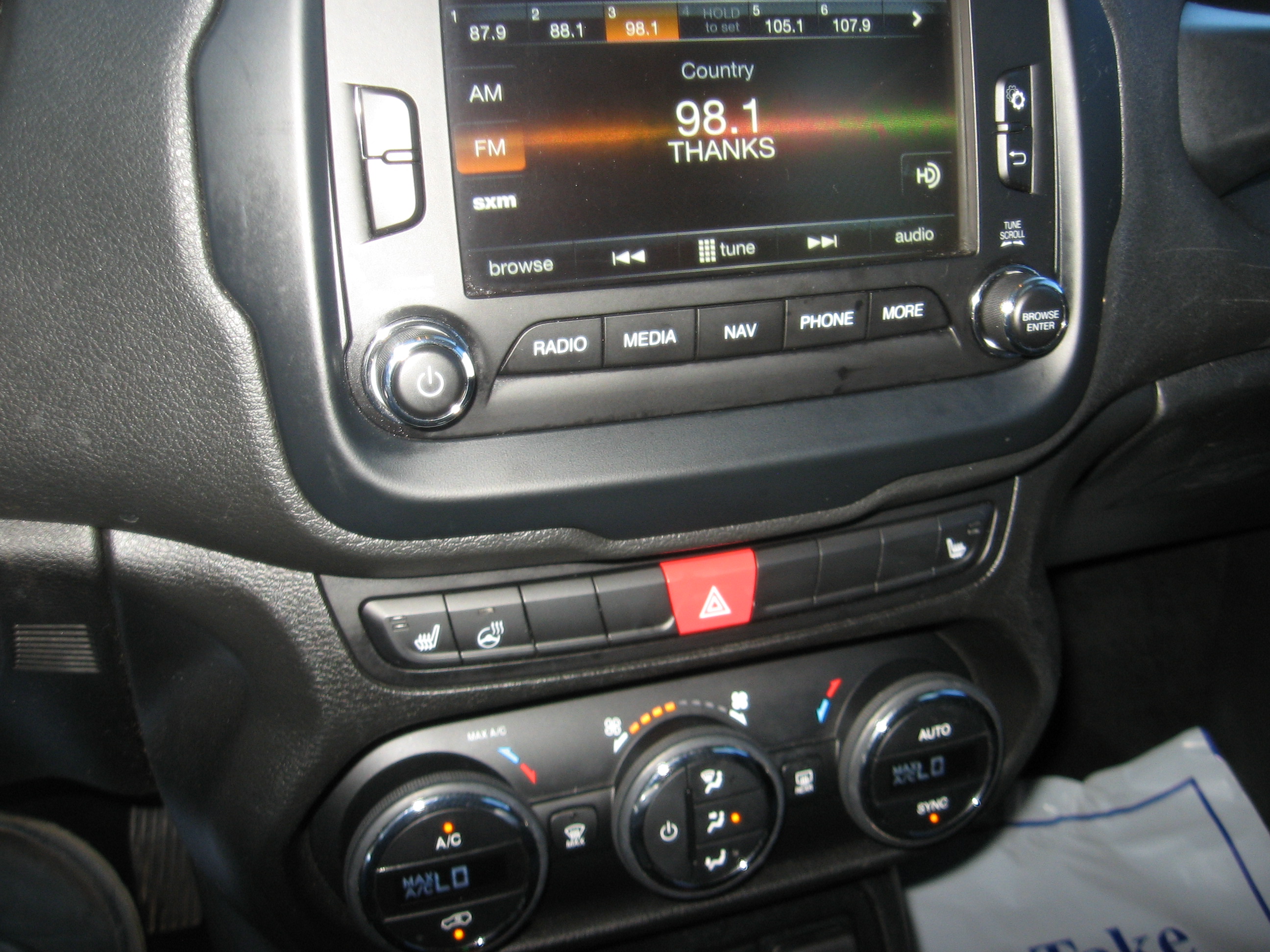 Used 2015 Jeep Renegade 4WD Trailhawk image 11