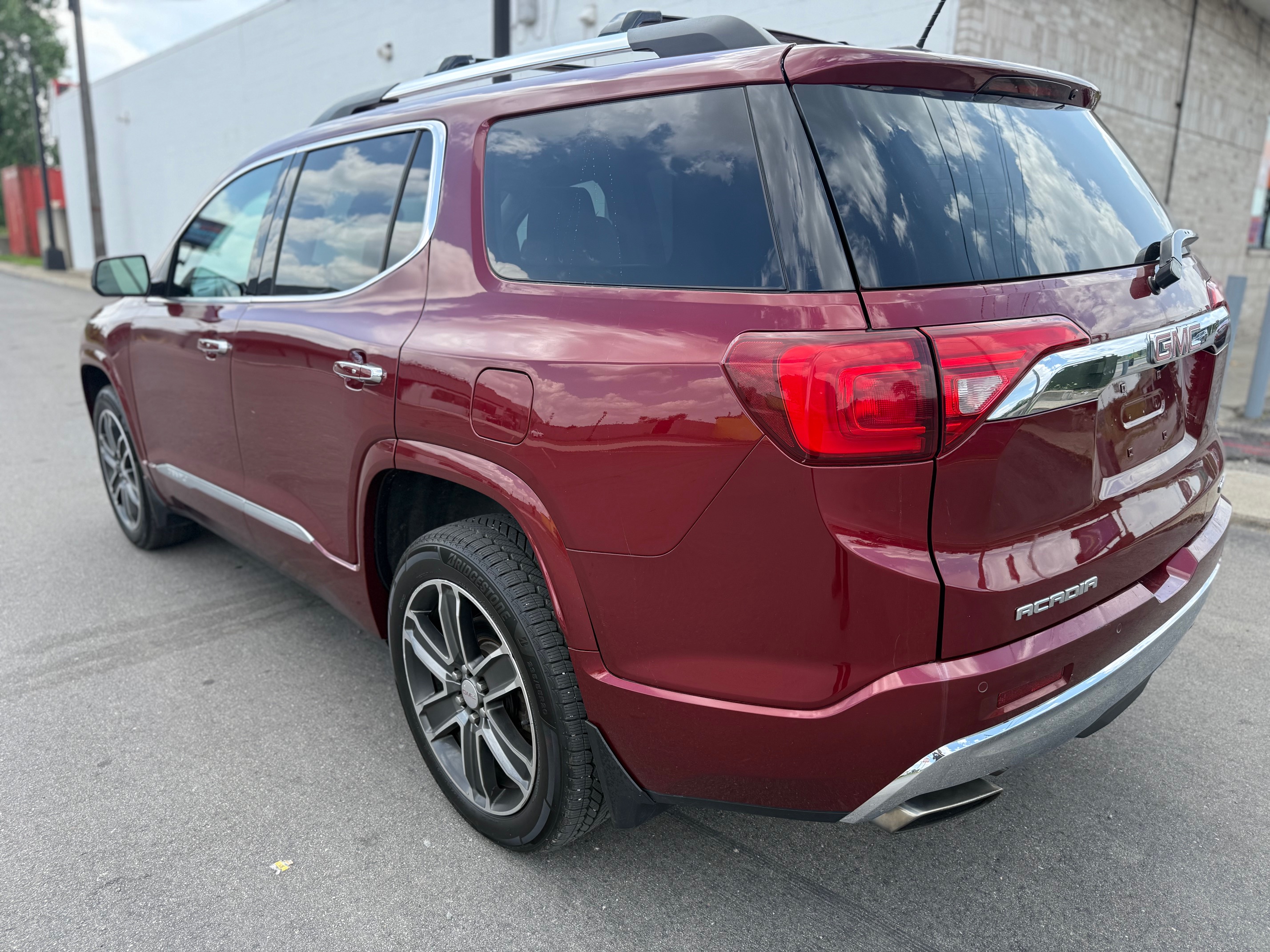 Used 2018 GMC Acadia AWD Denali image 4