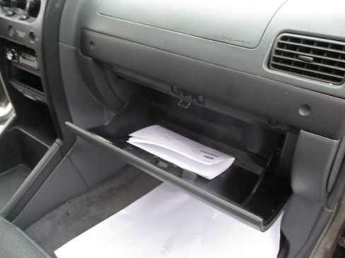 Used 2002 Nissan Frontier XE image 18