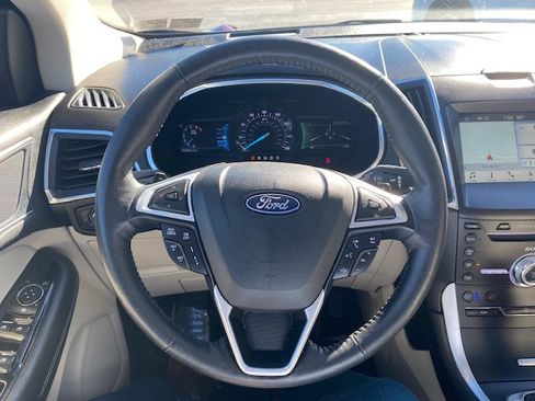 Used 2018 Ford Edge Titanium image 25