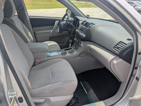 Used 2012 Toyota Highlander FWD image 7