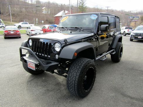 Used 2018 Jeep Wrangler Unlimited Sport image 7