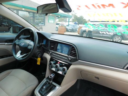 Used 2019 Hyundai Elantra SEL image 21
