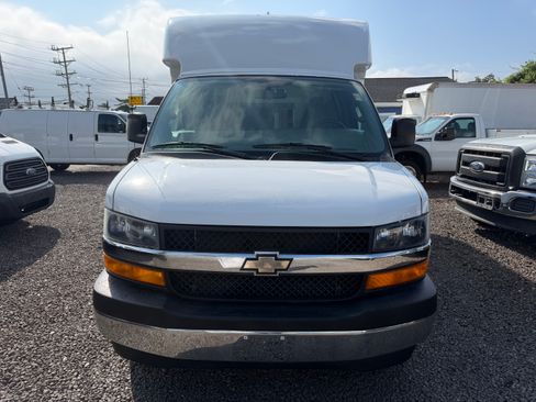 Used 2019 Chevrolet Express 3500 UNAVAIL RWD image 2