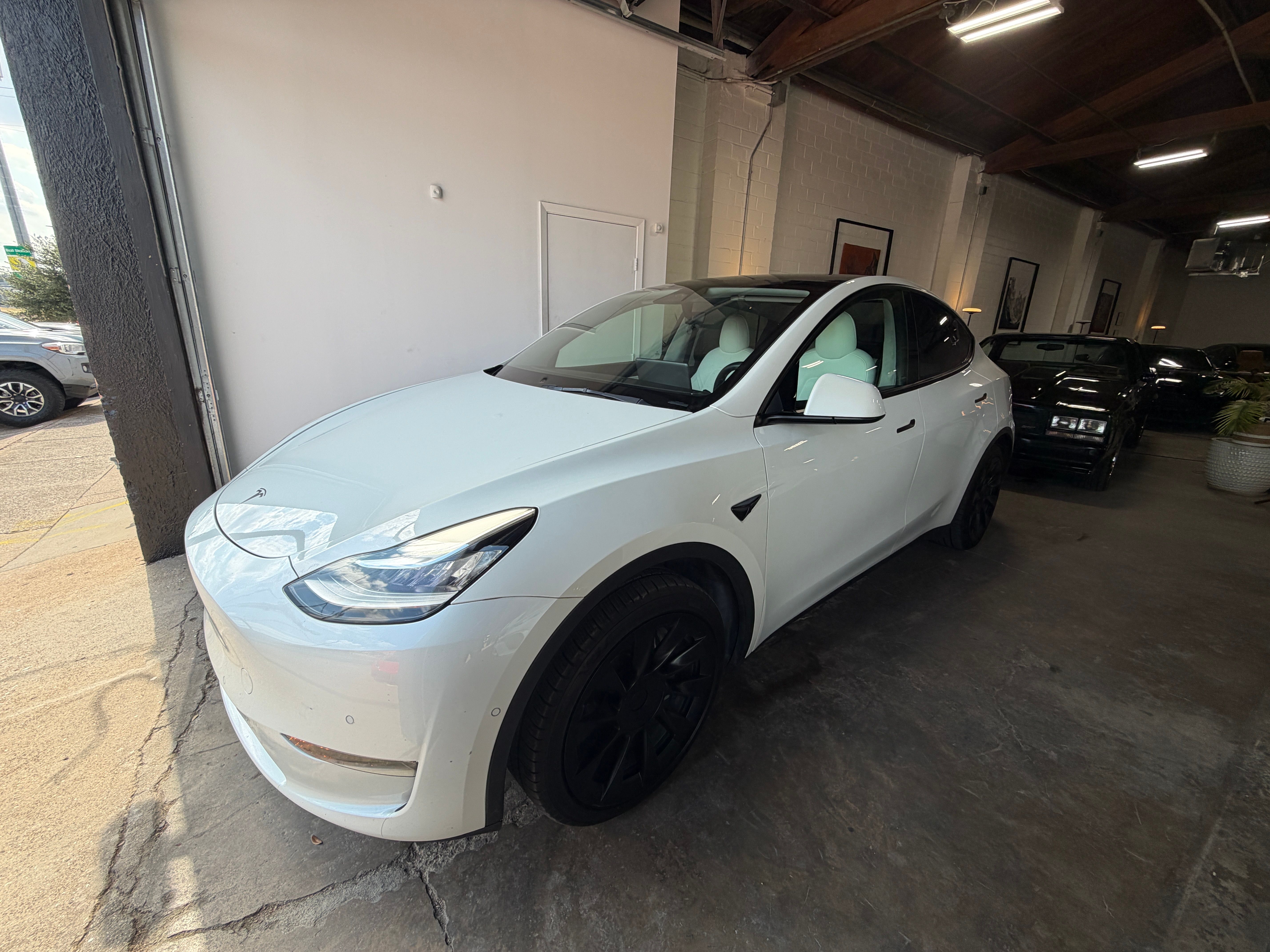 Used 2021 Tesla Model Y AWD image 6