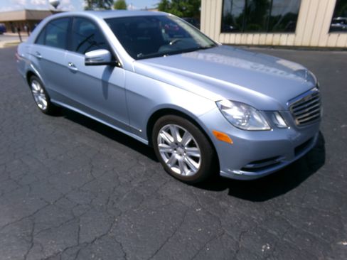 Used 2013 Mercedes-Benz E 350 4MATIC Sedan image 7