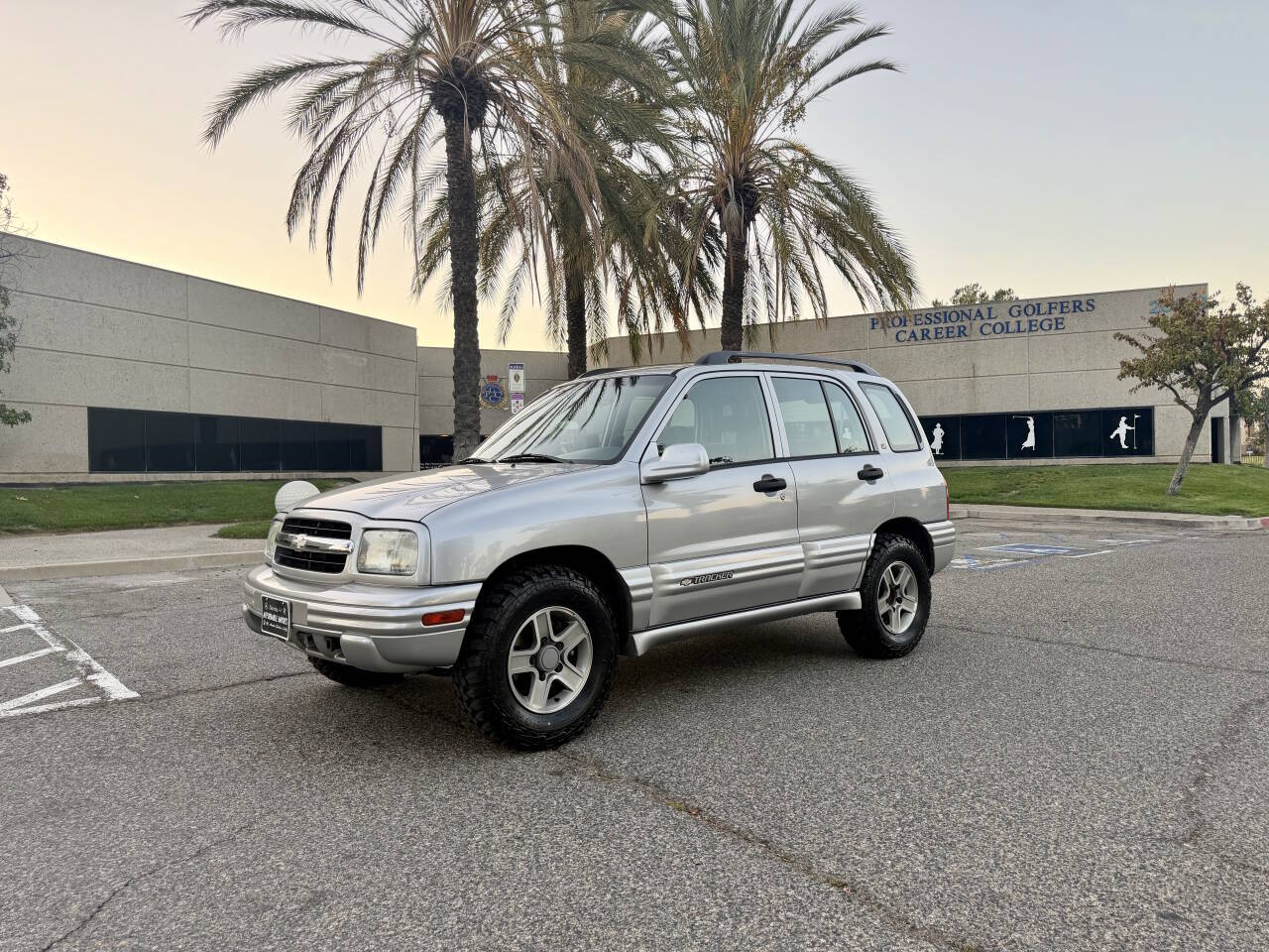 Used 2004 Chevrolet Tracker 4WD LT image 1