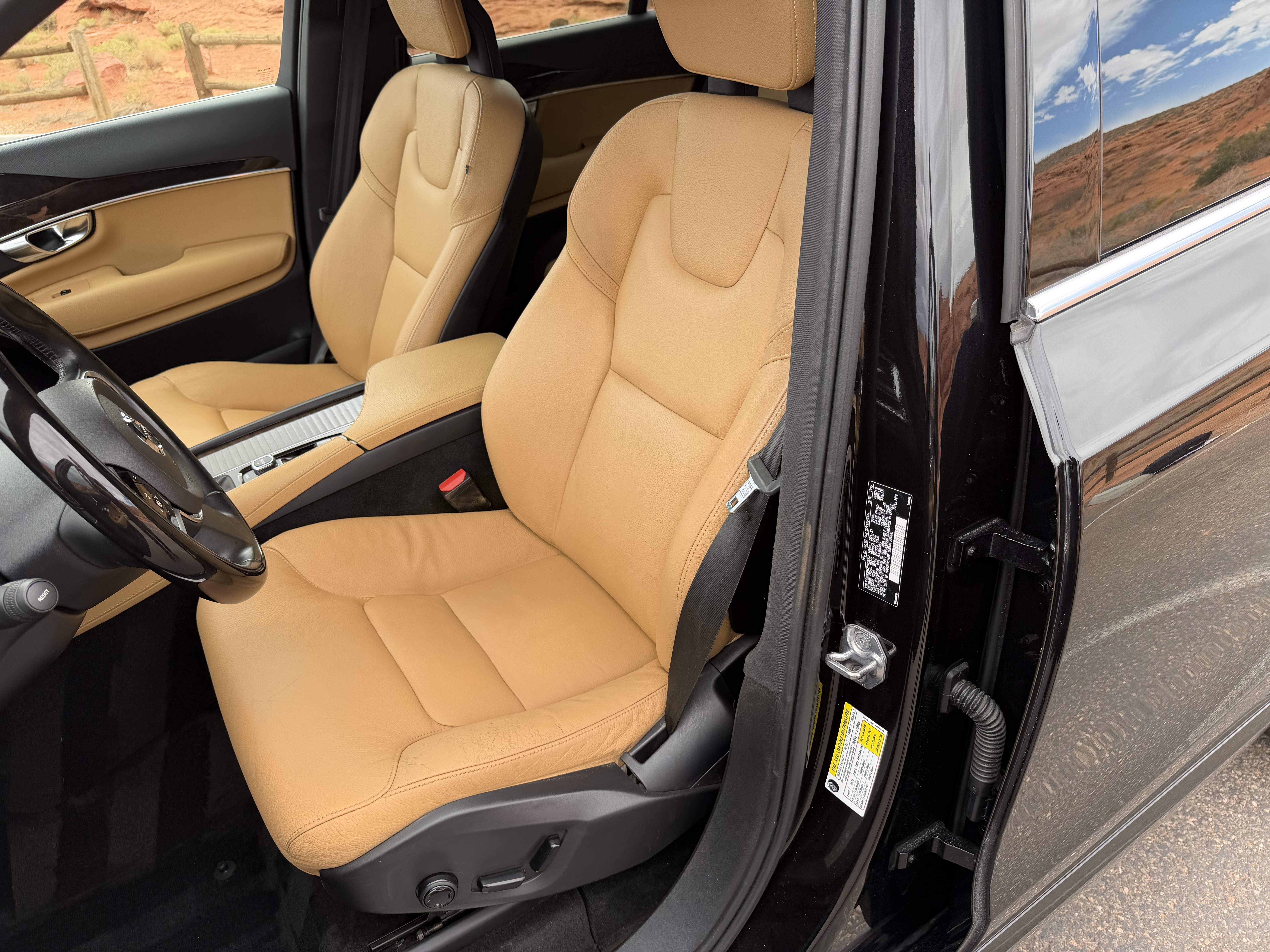 Used 2017 Volvo XC90 AWD T6 Momentum image 12