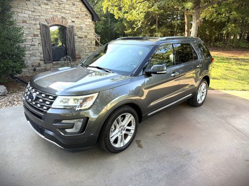 Used 2017 Ford Explorer FWD Limited image 1