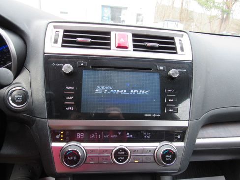 Used 2017 Subaru Outback 2.5i Limited image 18