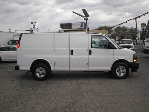 Used 2021 Chevrolet Express 3500 image 3