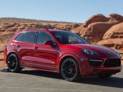 Used 2014 Porsche Cayenne GTS AWD/4WD image 6