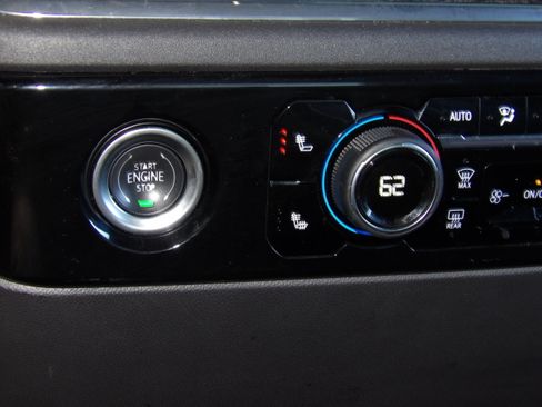 Used 2024 Chevrolet Silverado 1500 4x4 Crew Cab LT image 27