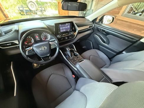 Used 2021 Toyota Highlander AWD LE V6 image 15