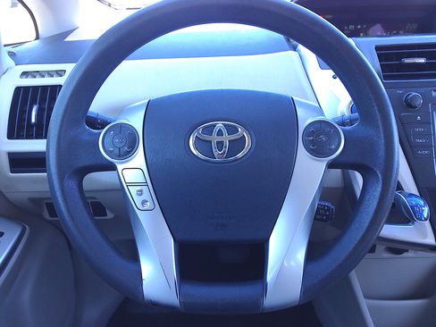Used 2012 Toyota Prius V image 25