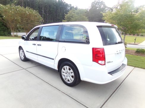 Used 2015 Dodge Grand Caravan SXT image 3