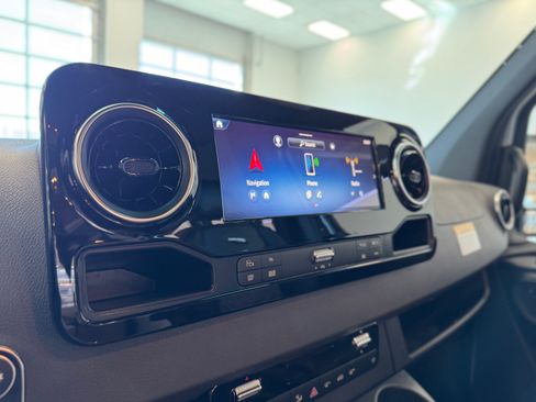 Used 2025 Mercedes-Benz Sprinter 2500 image 41