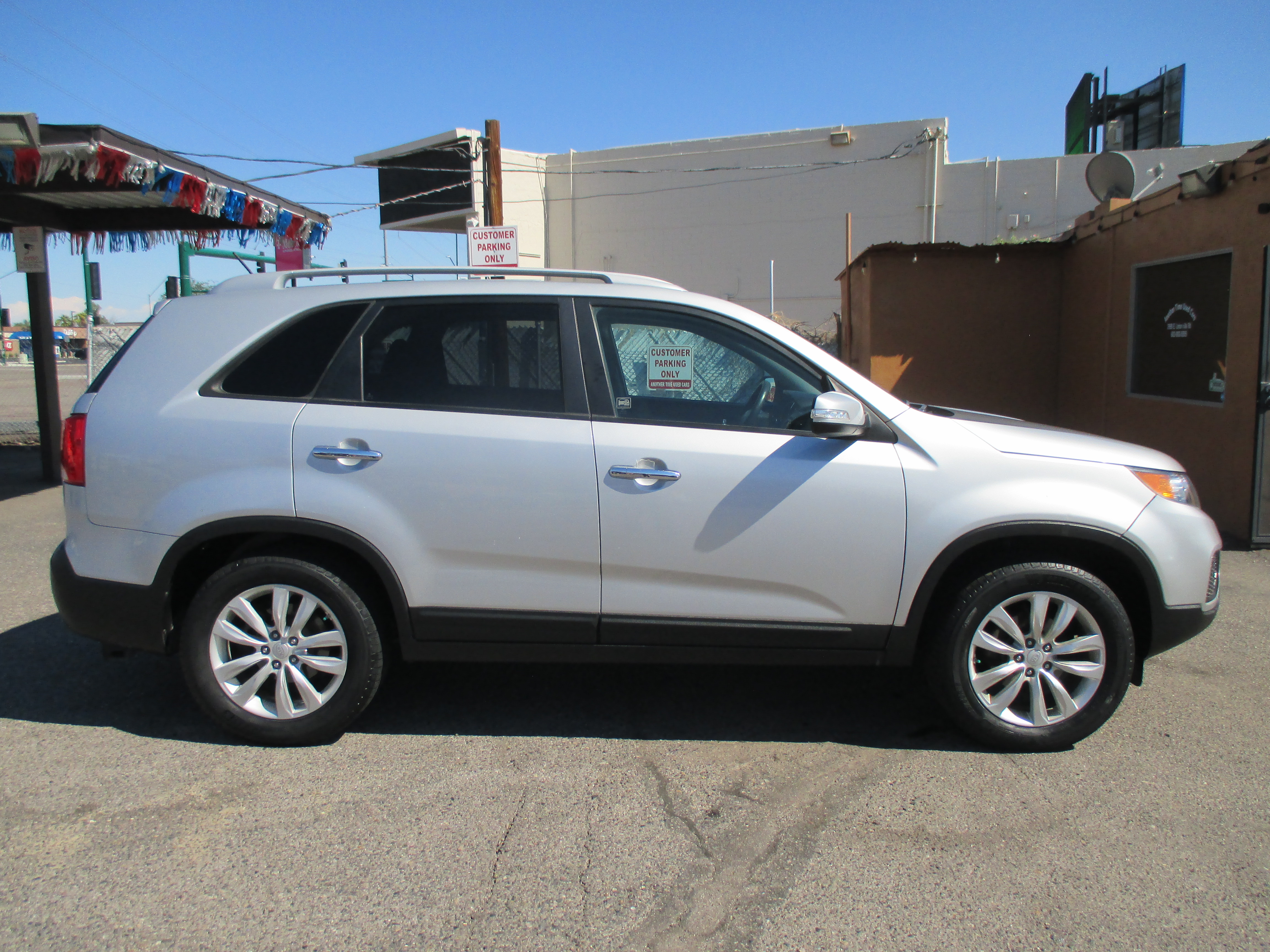 Used 2011 Kia Sorento LX w/ Convenience Package FWD image 2