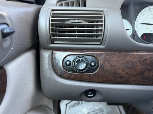 Used 2004 Chrysler Sebring Limited image 7