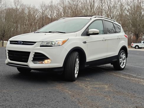 Used 2016 Ford Escape Titanium image 2