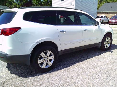 Used 2012 Chevrolet Traverse LT image 4
