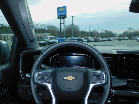Used 2025 Chevrolet Silverado 1500 LT image 2