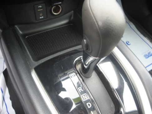 Used 2015 Nissan Rogue SV image 12