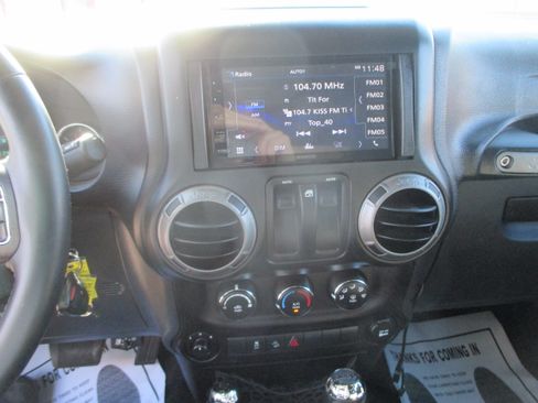 Used 2018 Jeep Wrangler Sport S image 4