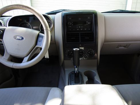 Used 2007 Ford Explorer XLT image 15